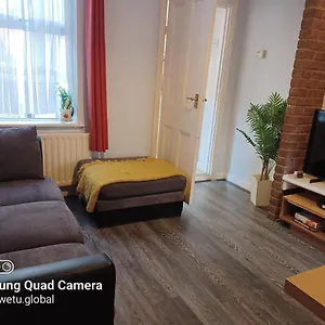  Holiday home Salisbury House-huku Kwetu Spacious 4 Bedroom House- Sleeps 6 - Luton Town Centre United Kingdom