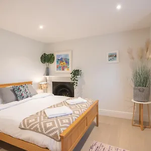 Apartment Spacious 1br Victorian Flat In Cotswolds - Free Parking, Cheltenham