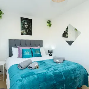  Apartment Medusa - The Gaze Of Town United Kingdom